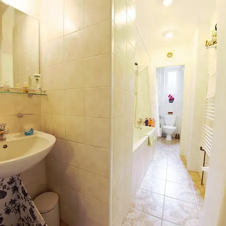 Luxury In The Heart Of Apartment *