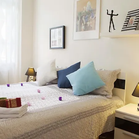 Luxury In The Heart Of Apartment *